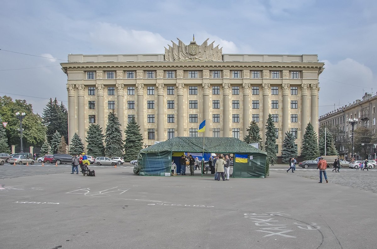 Что будет с харьковом в ближайшее время. Харьков площадь свободы. Харьков Центральная площадь. Харьков площадь гор слвет. Харьков площадь свободы сейчас.