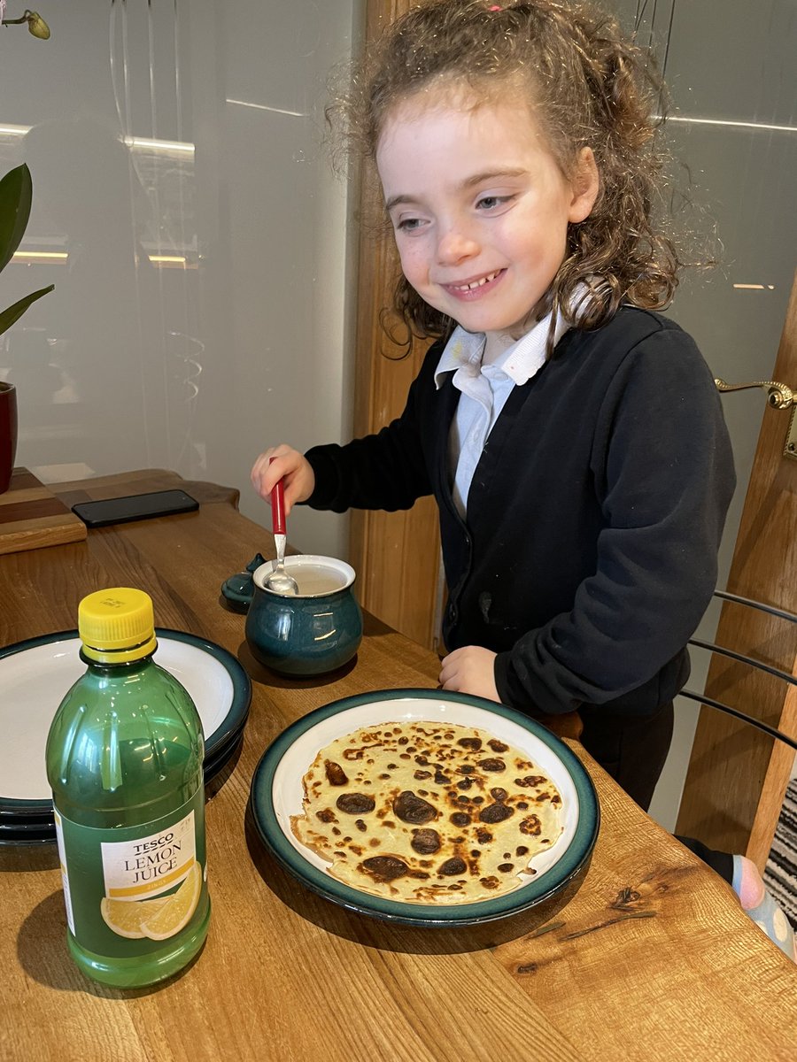 emma_lightbowne's tweet photo. @MrsSigurdsson @MrsCrerar happy pancake day! https://t.co/RZr0PAHHJb