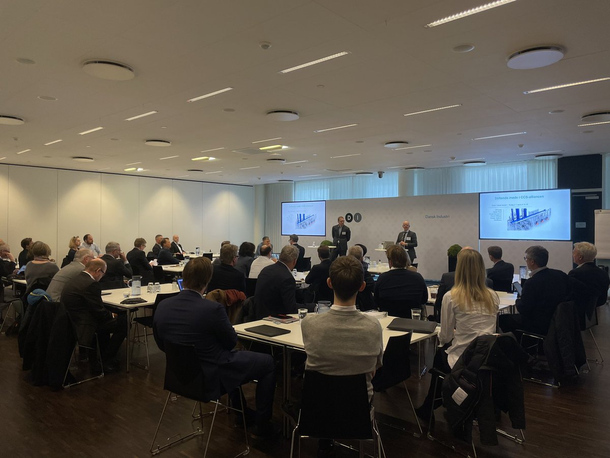 ENDELIG har vi stiftende møde i den nye 🇩🇰 CCS-alliance, hvor vi samler alle værdikæder!

<a href="/troelsranis/">Troels Ranis</a> fra <a href="/DanskIndustri/">DI - Dansk Industri</a> og Joachim Sperling <a href="/Axcelfuture/">Axcelfuture</a> indleder: 

“Fokus er at gøre CO2-fangst og -lagring til nyt erhvervs- og eksporteventyr på linje med havvind” 🌍 

#dkgreen