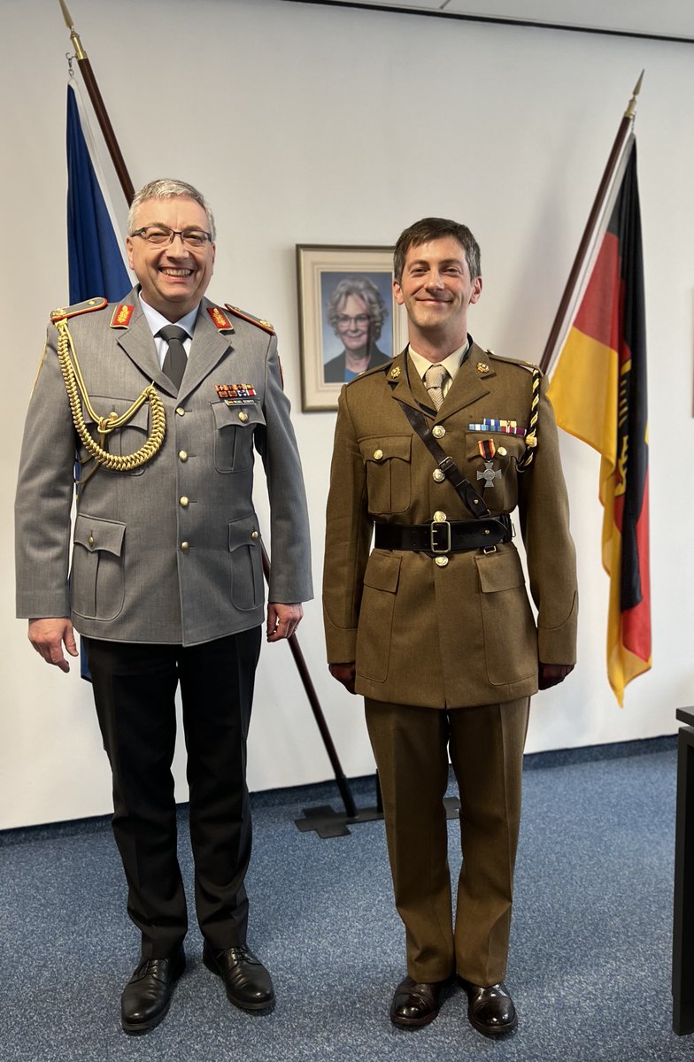 GermanEmbassy's tweet photo. 🇬🇧🤝🇩🇪

Today, Defence Attaché Brigadier General Michael Oberneyer presented the Silver Cross of Honour of the Bundeswehr to Major Matthew Winchester for his special merits in the further development and deepening of British-German army cooperation. https://t.co/0xsAkxbqCX