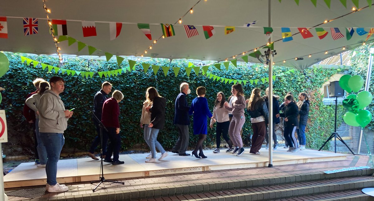 Oscailt Oifigiúil Seachtain na Gaeilge i Marino inniu! 💚💚 

Ní bhuailfeadh an diabhal an damhsa! 💃🏻 🕺🏻