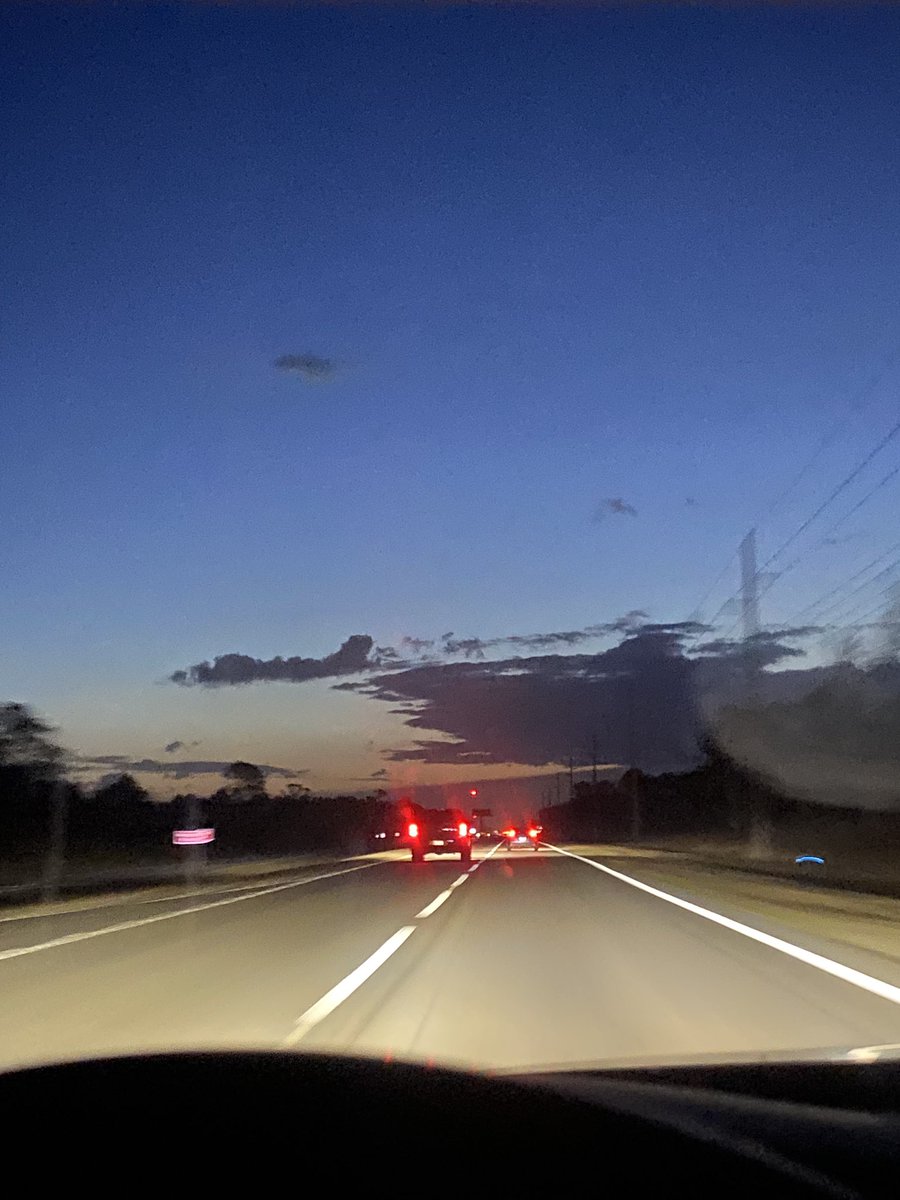 breezyptplace's tweet photo. You guys I saw this cloud on the way to work it feels like a really bad omen….. https://t.co/2Izf6HSJw5