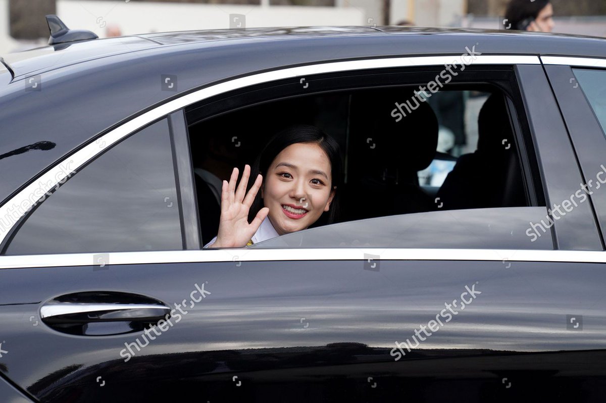 BPGlobalNews's tweet photo. [PRESS] #JISOO at Dior's AW22 show. (3)

JISOO AT PFW 
#JISOOxDiorAW22 @BLACKPINK https://t.co/2UA89ksMA7