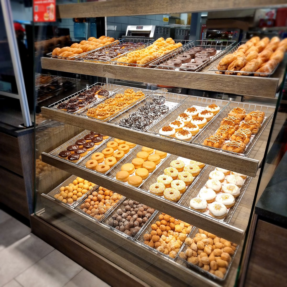 🥳 🍩  Tim Hortons is officially open 🥳 🍩

We are so excited to announce that Tim Hortons is now open!   The team can't wait to meet you!

Open daily from 6am to midnight!