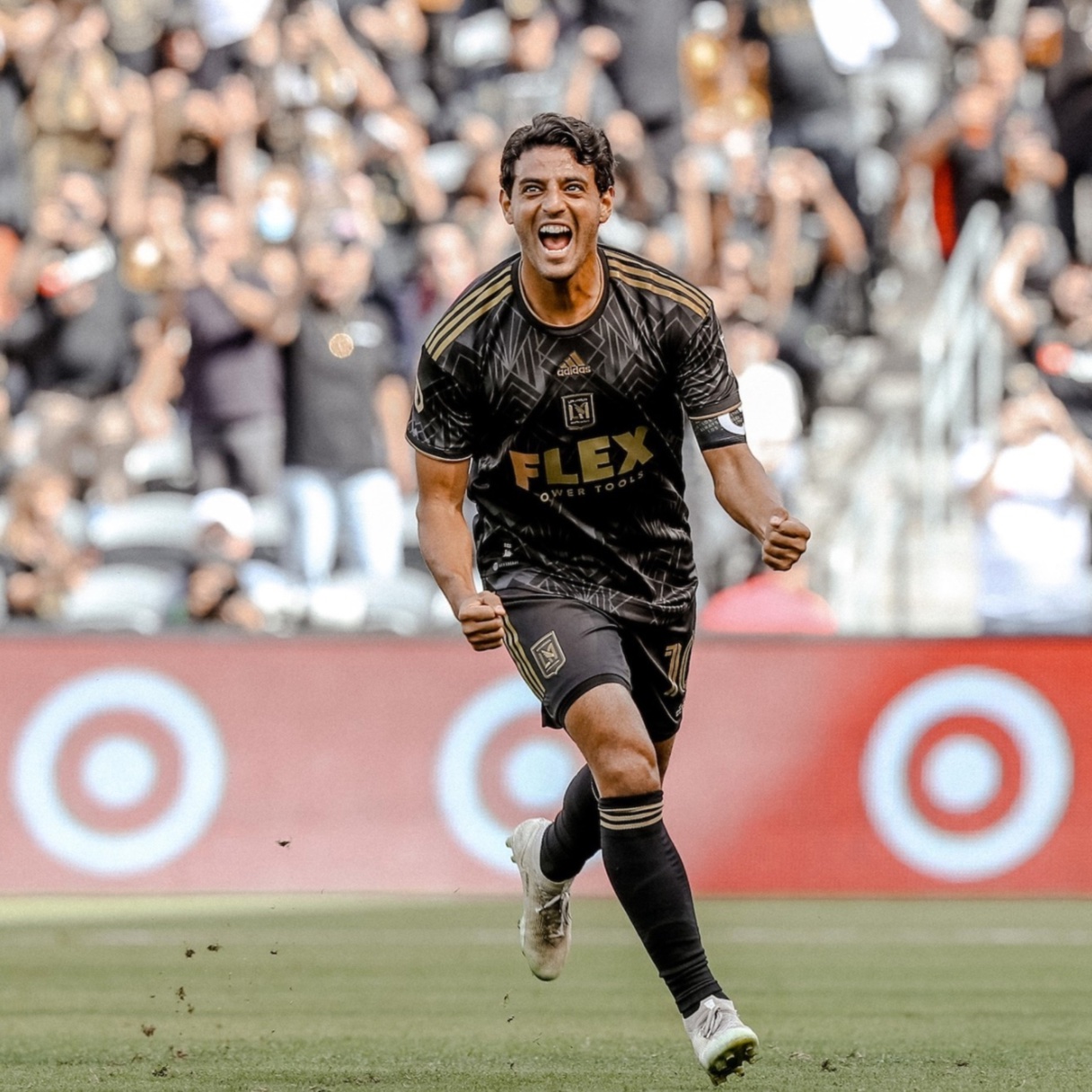 Happy birthday Carlos Vela He looks right at home in the 2022 LAFC home shirt 