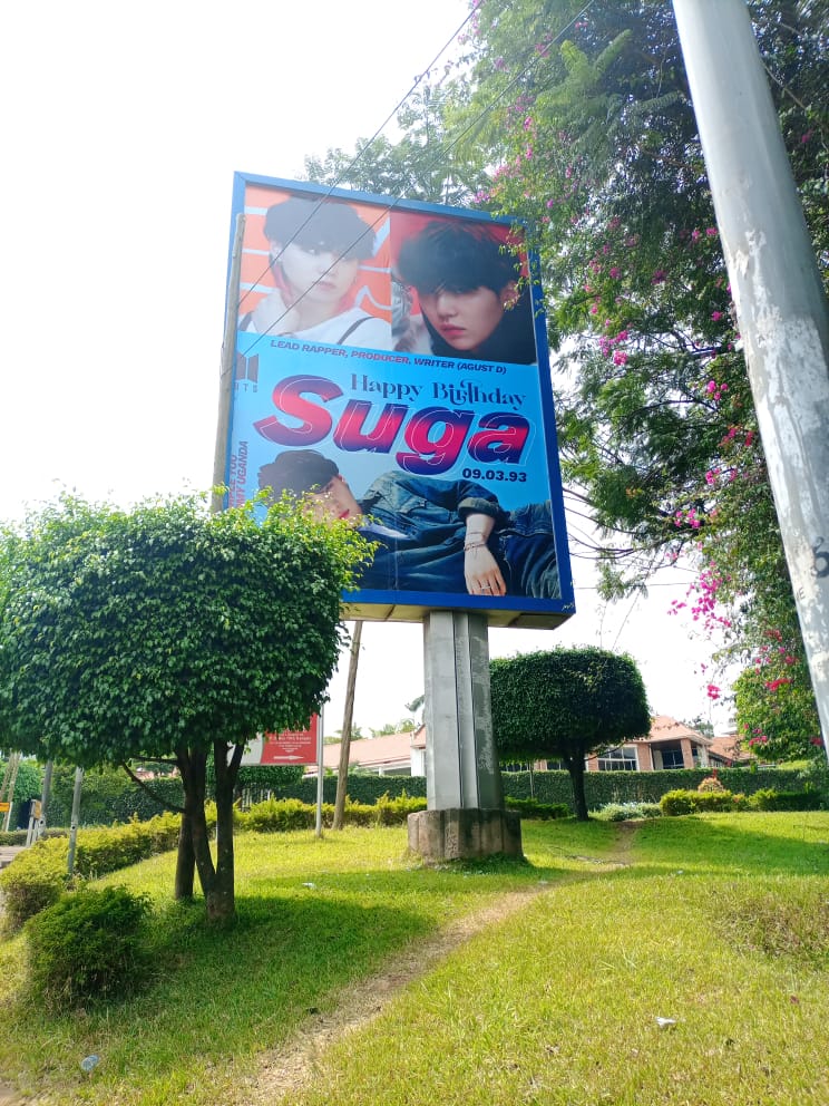 Btsgirlarmyyy's tweet photo. #์๊ฐ is up army
Birthday boy ๐ฆ
@btsarmyuganda
Thank you uganda army
The king is up
#sugarch #sugaday
#MINYOONGI
Birthday celebrations in kampala https://t.co/GMIo3cVe5g