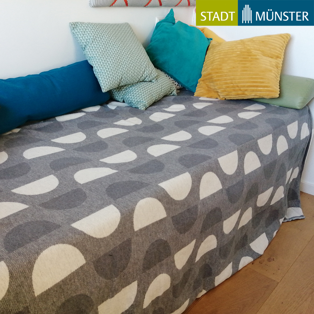 Die ersten geflüchteten Menschen aus der #Ukraine werden erwartet. Für alle, die helfen wollen, gibt’s ab sofort ein #FAQ und ab morgen früh eine Hotline: 02 51/4 92-55 60 (Mo-Do 8-18 Uhr, Fr 8-13.30 Uhr).
➡️stadt-muenster.de/ukraine
➡️Pressemeldung: muenster.de/pressemeldunge…