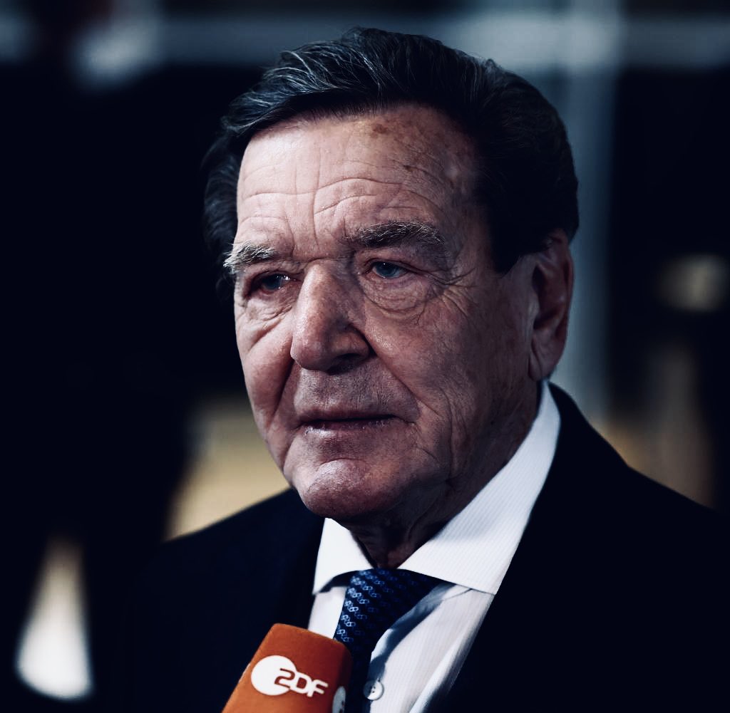 OKehrl's tweet image. Wann schließt die #SPD endlich diesen Mann aus ihrer Partei aus? #Schroeder #putin #Schwesig