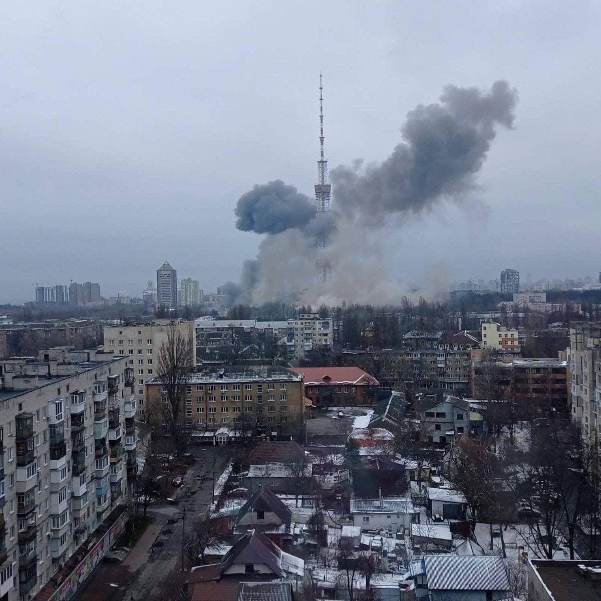 artics_'s tweet photo. Твіттер, поширюйте у себе. Пишіть про це:

as NATO watches and doesn’t closes the sky in Ukraine, russians continue to fire rockets at civilian targets. Here are new shots from Kyiv. What else needs to happen for @NATO to take action?

#NATOmustbeinUkraine #StopPutin #StopRussia https://t.co/4km00Zn9Pe