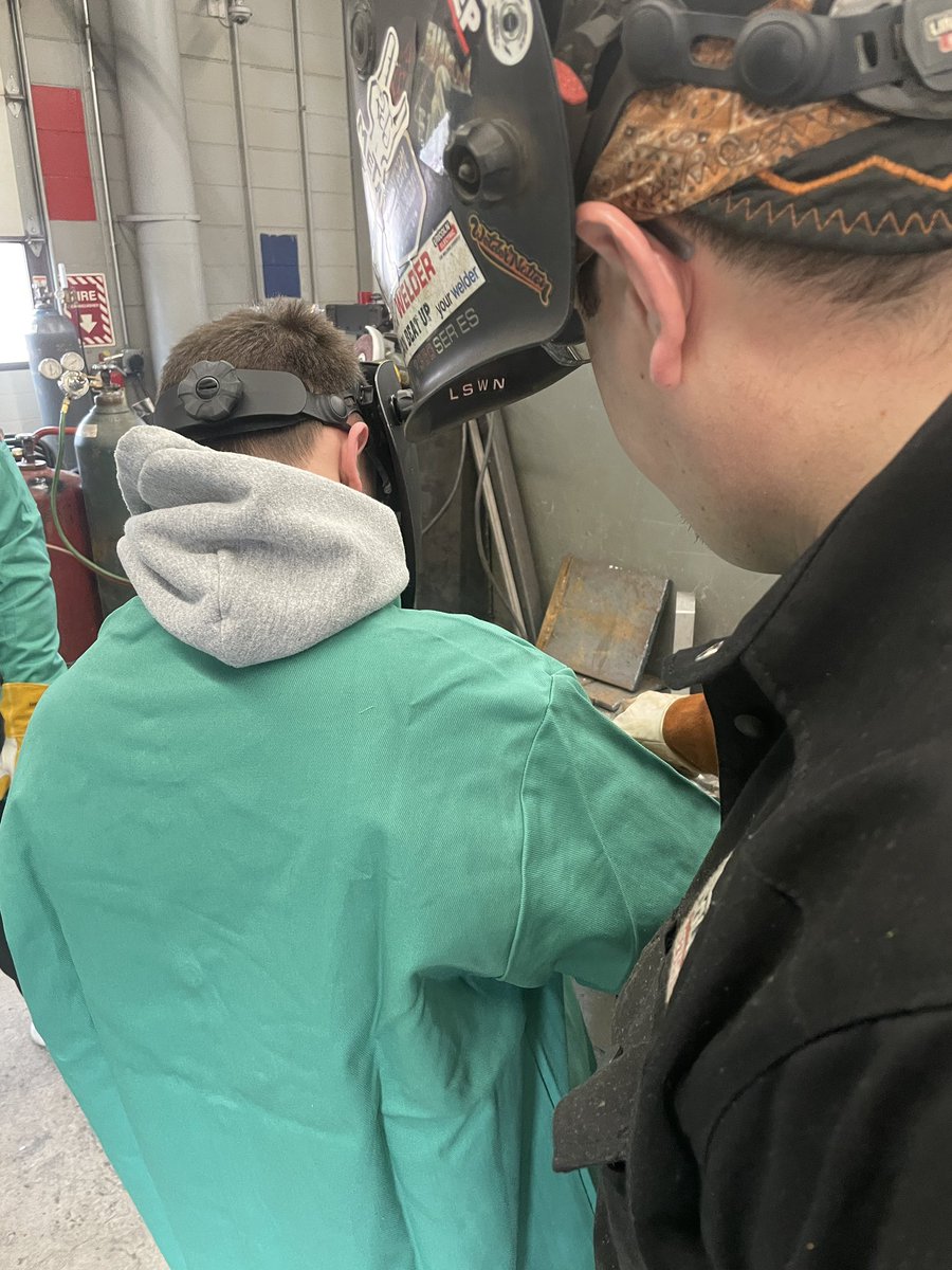 MrHowettSci's tweet photo. From machine shop to welding shop!!!! Learning something new!! @BeckyDenzer @WACCwcs #wcsmission https://t.co/QMIZOqCCu4