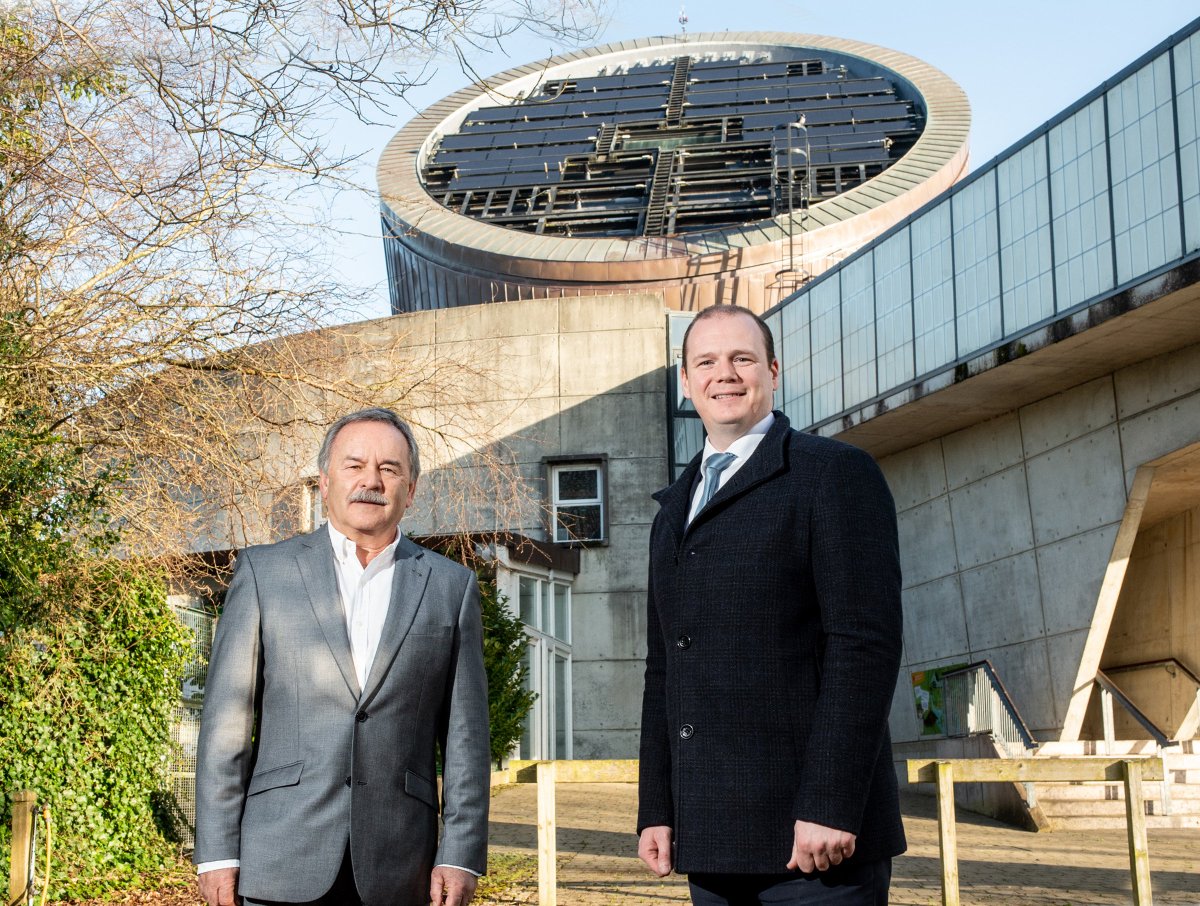 .<a href="/Economy_NI/">Economy NI</a>  Minister launches £4.5m Green Innovation Challenge Fund pilot 

The fund aims to stimulate projects in areas such as #energy system design, the decarbonisation of marine and aviation, the built environment &amp; hard to treat industrial sectors ➡️bit.ly/3tdgoko