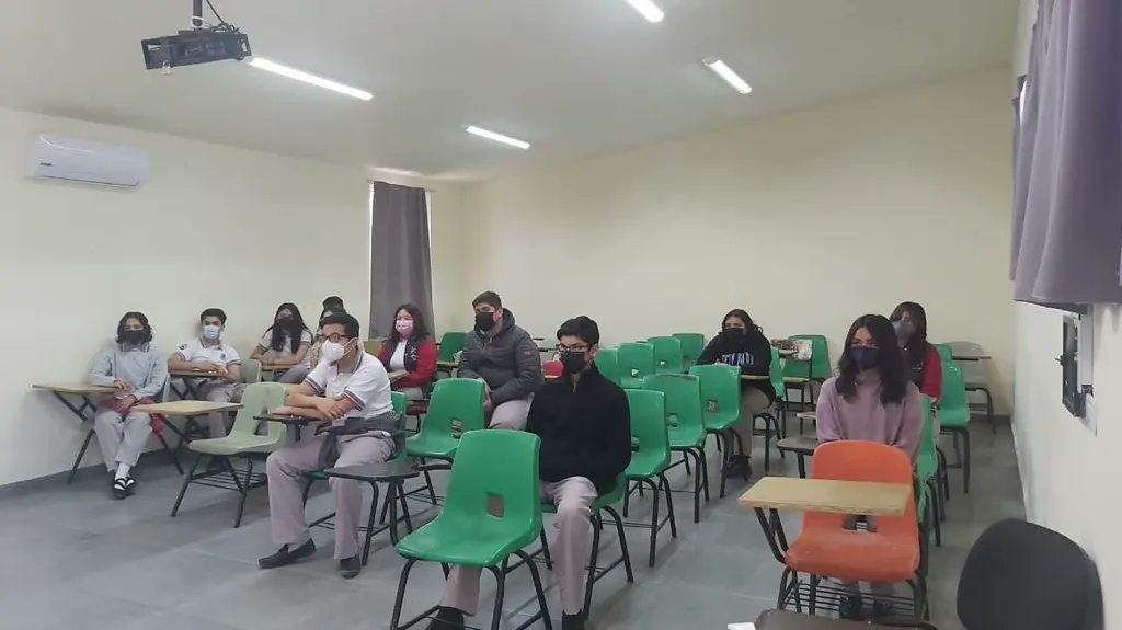 COBACHChihuahua's tweet photo. El Plantel número 20 realizó con gran éxito la entrega de resultados del examen de colocación del idioma inglés de la Universidad de Oxford que se llevó a cabo el semestre pasado; dicho evento fue encabezado por autoridades académicas y directivos de este centro educativo. 💚 https://t.co/a2NQR6oQ69