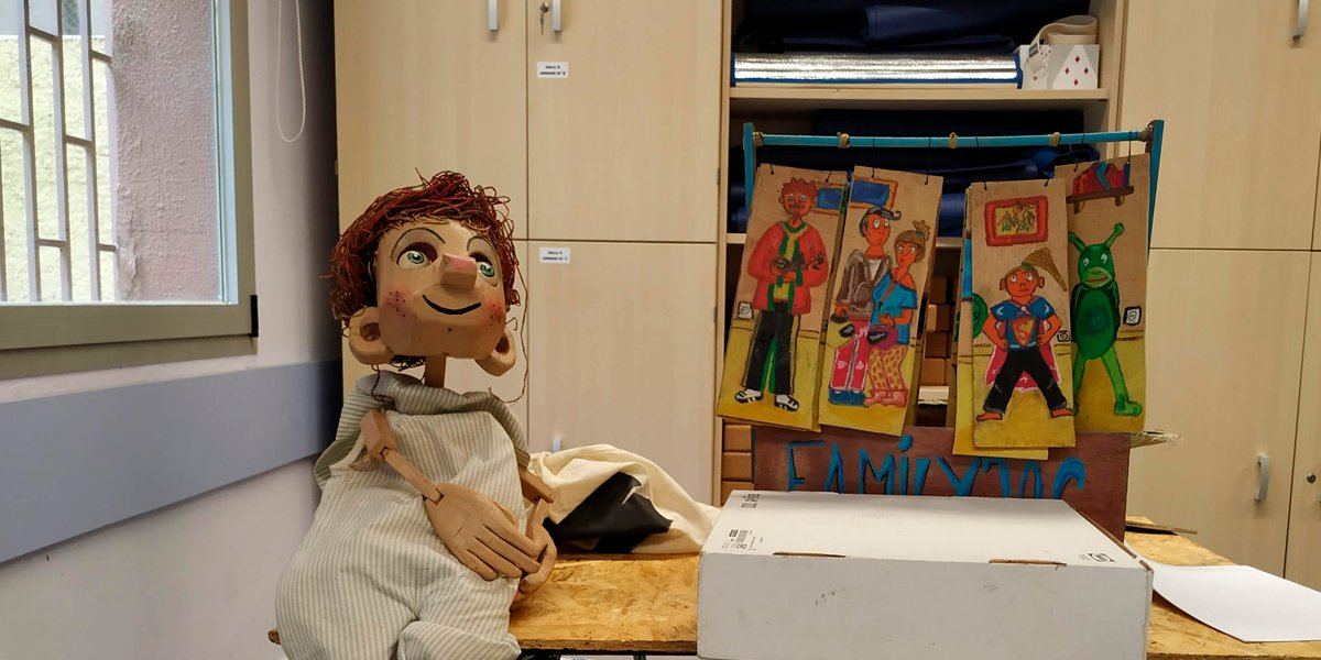 BibliotequesLH's tweet photo. #DissabteFamiliar d’espectacle + taller a la #BibTeclaSala

Dissabte familiar participatiu amb "La família de les germanes Algaba" a càrrec de La Boia Teatre @boia_la

🗓️Dissabte, 26 de març a les 11.30h.
➡️Aforament limitat.
 🧒 Activitat per a infants a partir de 4 anys. https://t.co/zqExPsRSzc