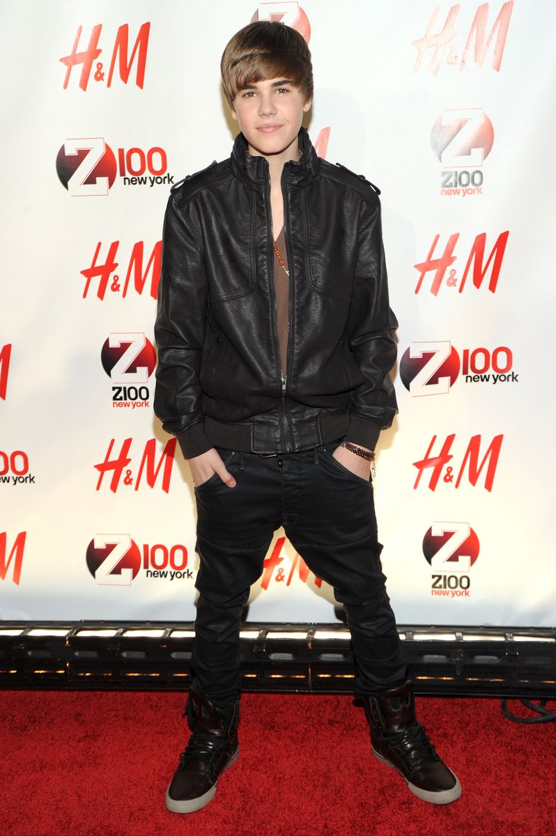 Z100NewYork's tweet photo. From #Z100JingleBall to in the studio! We miss you @justinbieber ♥️ #HappyBirthdayJustinBieber https://t.co/PxH0syIEVr