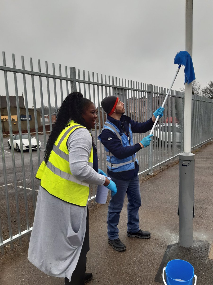 SW_Help's tweet photo. If you notice your station is looking a little fresher, it will be because @SW_Help colleagues and our friends from @transportgovuk are taking part in #TheBigSpringClean today and tomorrow.
Here they are at Aldershot and Bournemouth. https://t.co/Y4GyCuB63T