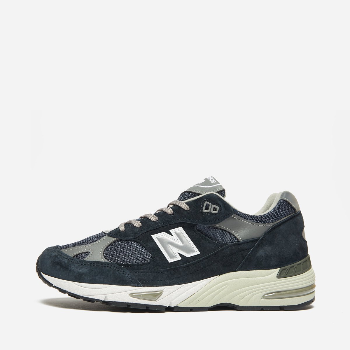 The 991 silhouette from New Balance is an essential for any footwear rotation all year round 🇬🇧 bit.ly/35dOqx7 #HIP #NewBalance