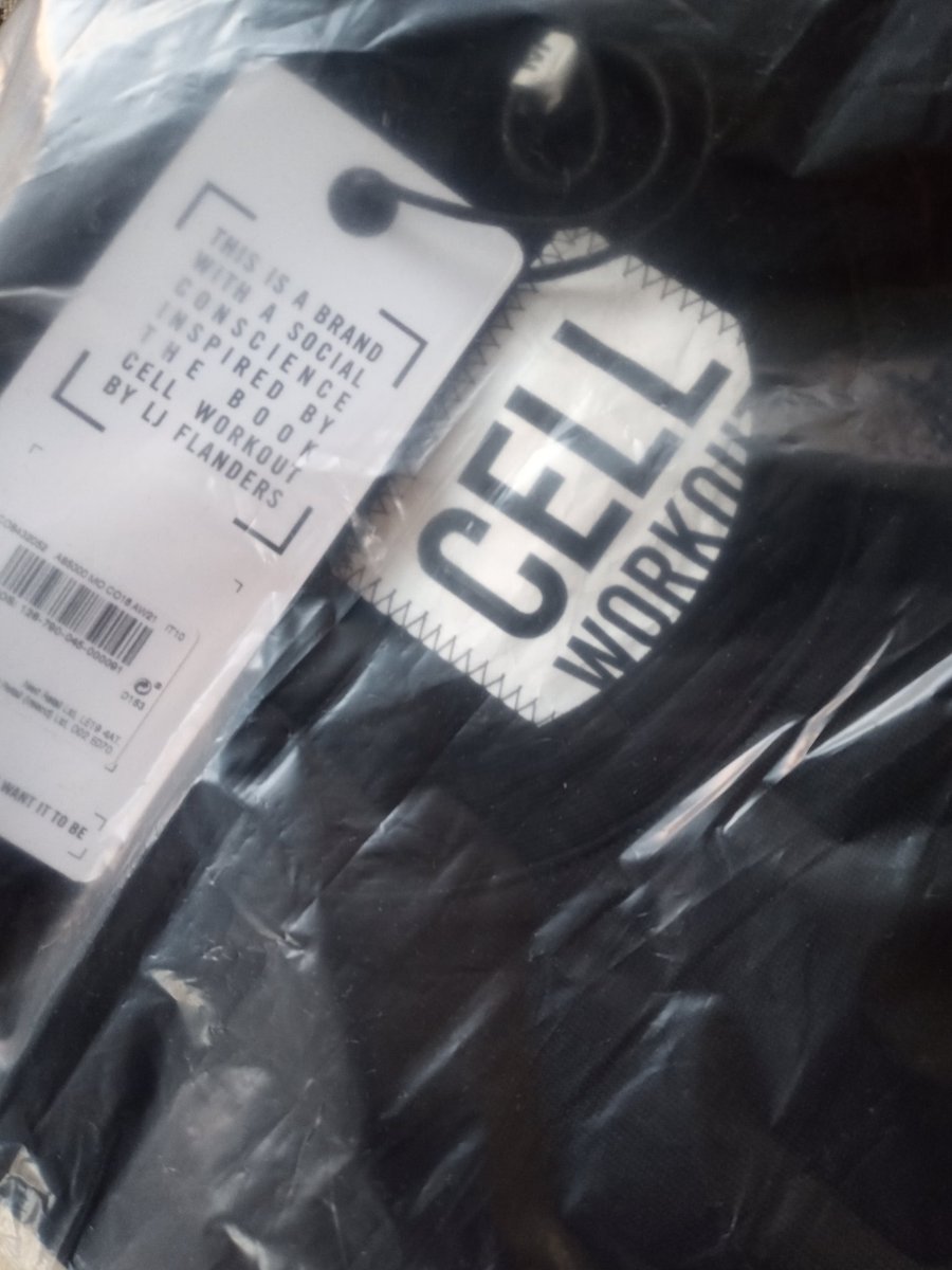 DaltonHarrison9's tweet photo. @cellworkout mines arrived!!!! Get paid soon so my shopping finger has slipped on purchase! I have a hoody on its way!! #SupportIsEverything #CELLWORKOUT #clotheswithaconscience https://t.co/zaKFlXt1Qs
