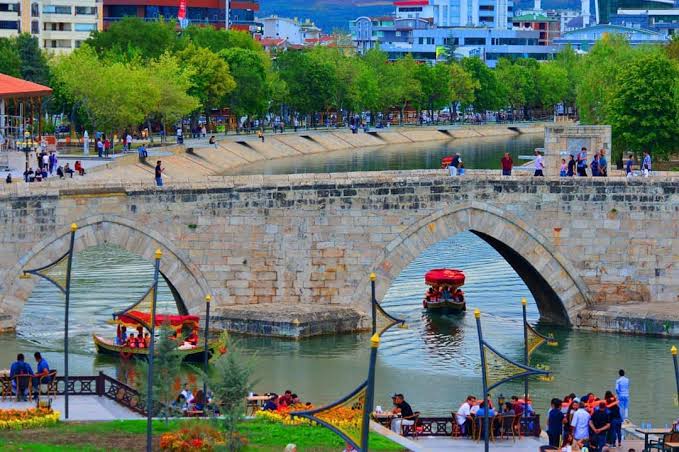 Biz Tokatlıyız, 
Biz Anadoluyuz, 
Biz BİR’iz Beraberiz...

#1MartDünyaTokatlılarGünü