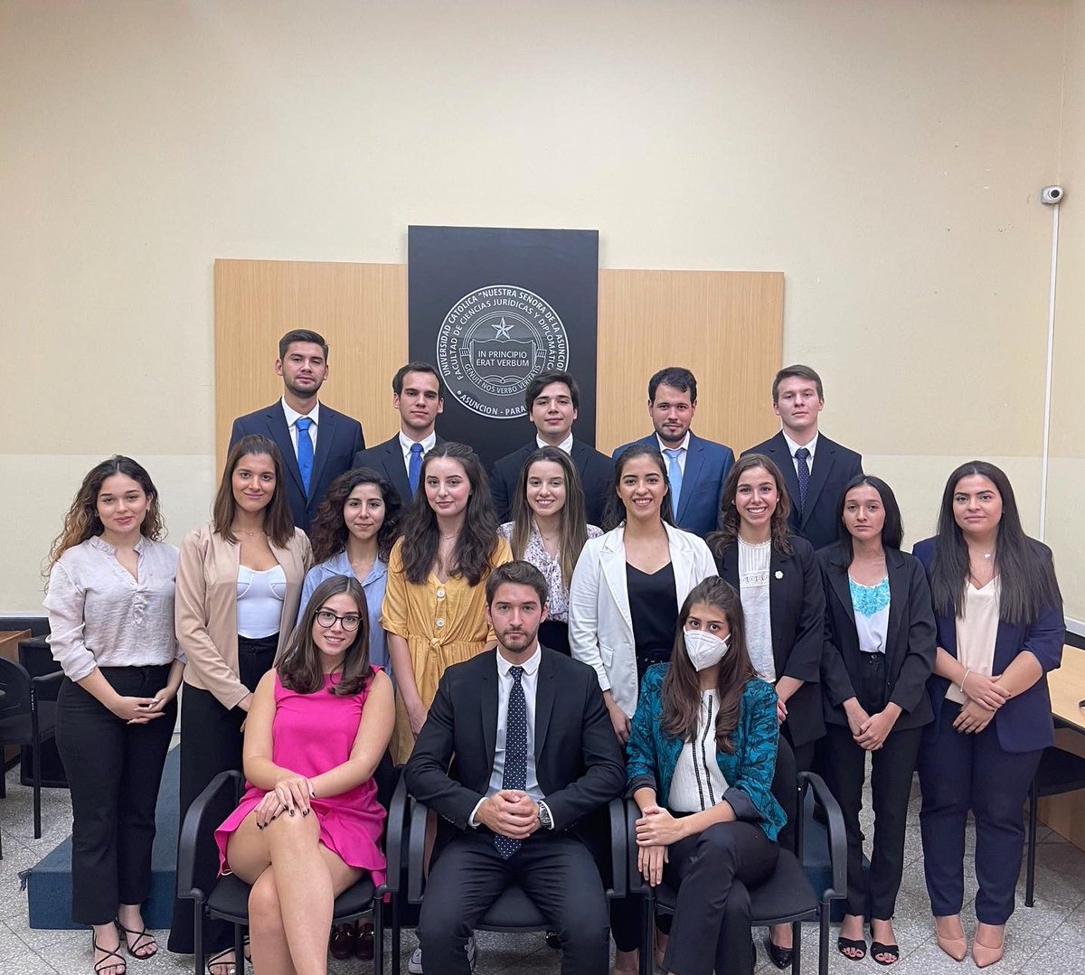 rjuridicaUC's tweet photo. ¡Nos complace presentar al nuevo equipo de miembros y colaboradores del Consejo Editor- Redactor de la Revista Jurídica para el periodo 2021-2022!

Comisión Directiva:
- Director: Santiago Troche
- Secretaria de Actas: Ana Lucía Echauri
- Secretaria de Finanzas: Estefania Mendoza https://t.co/LImYcVBp87