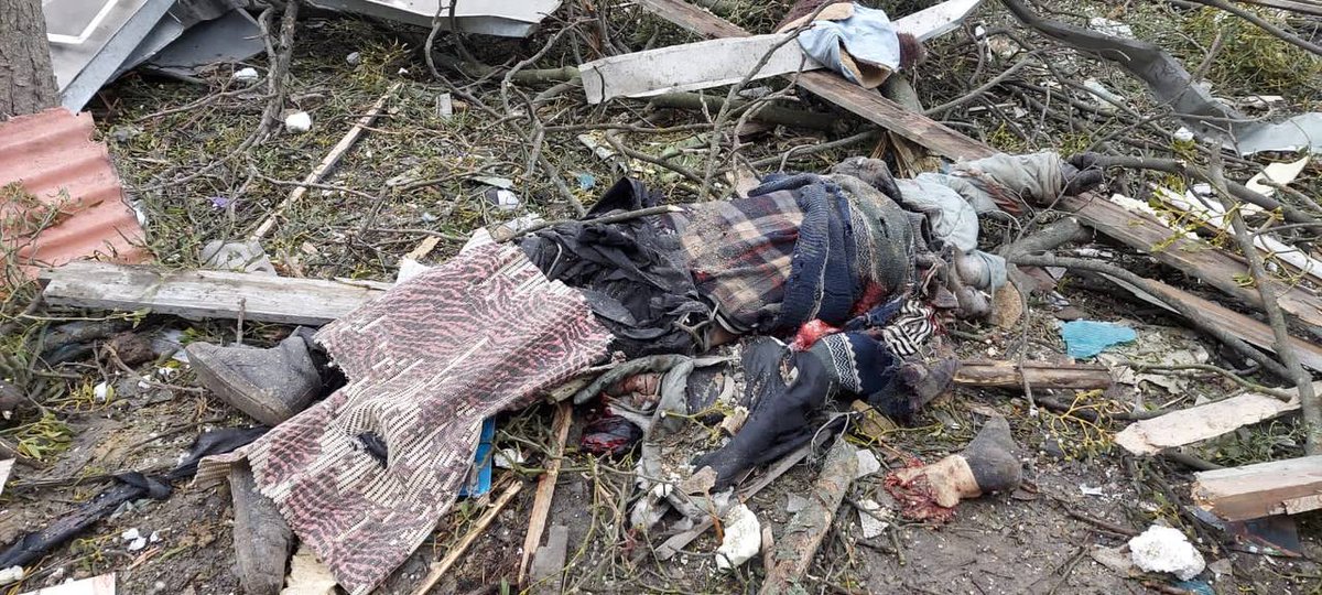 Artemsolfastov1's tweet photo. Kharkiv, Ukraine territory, this is civilian area, constantly under attack from russian territory by HRAD missiles complex. 

Putin is a criminal! We need to stop thi war! Stop #Russian_invasion 
#Ukraine #StopWarInUkraine #StopPutinNOW https://t.co/LMGIYo4Agd