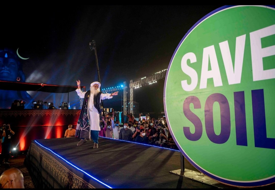 SadhguruJV's tweet photo. Mahashivaratri is a celebration of Consciousness. All Energy evolves from this Consciousness; all Life evolves from soil. Re-establishing our connection with soil is the first step towards becoming a Conscious Life &amp; experiencing the Cosmic nature of Oneness. –Sg
#MagicOfSoil https://t.co/4rtHd8VZ6V