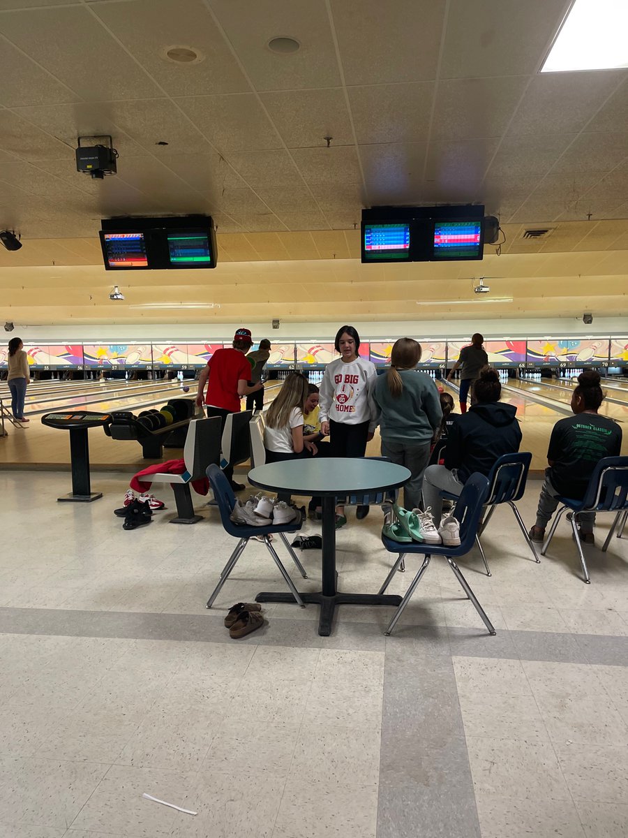 EpicOC08's tweet photo. A little team bonding after practice!! https://t.co/tKwDcMFmHD