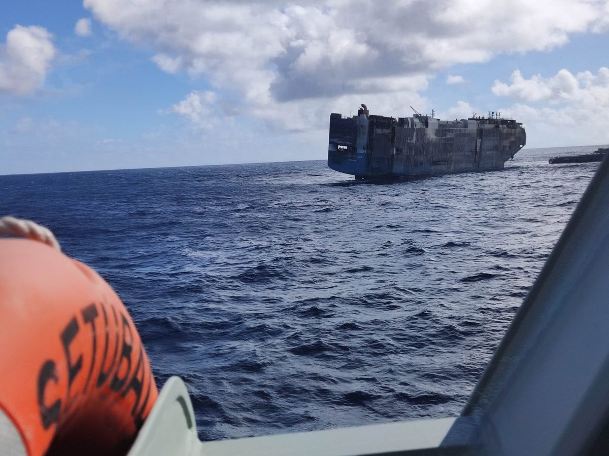 MarinhaPT's tweet photo. Navio mercante "Felicity Ace" afunda fora da Zona Económica e Exclusiva Portuguesa
Hoje, durante o reboque, que se tinha iniciado no dia 24 de fevereiro, o navio "Felicity Ace" perdeu estabilidade tendo vindo a afundar-se.
Notícia completa em https://t.co/dxKBKcyN2o https://t.co/yZygL537uk