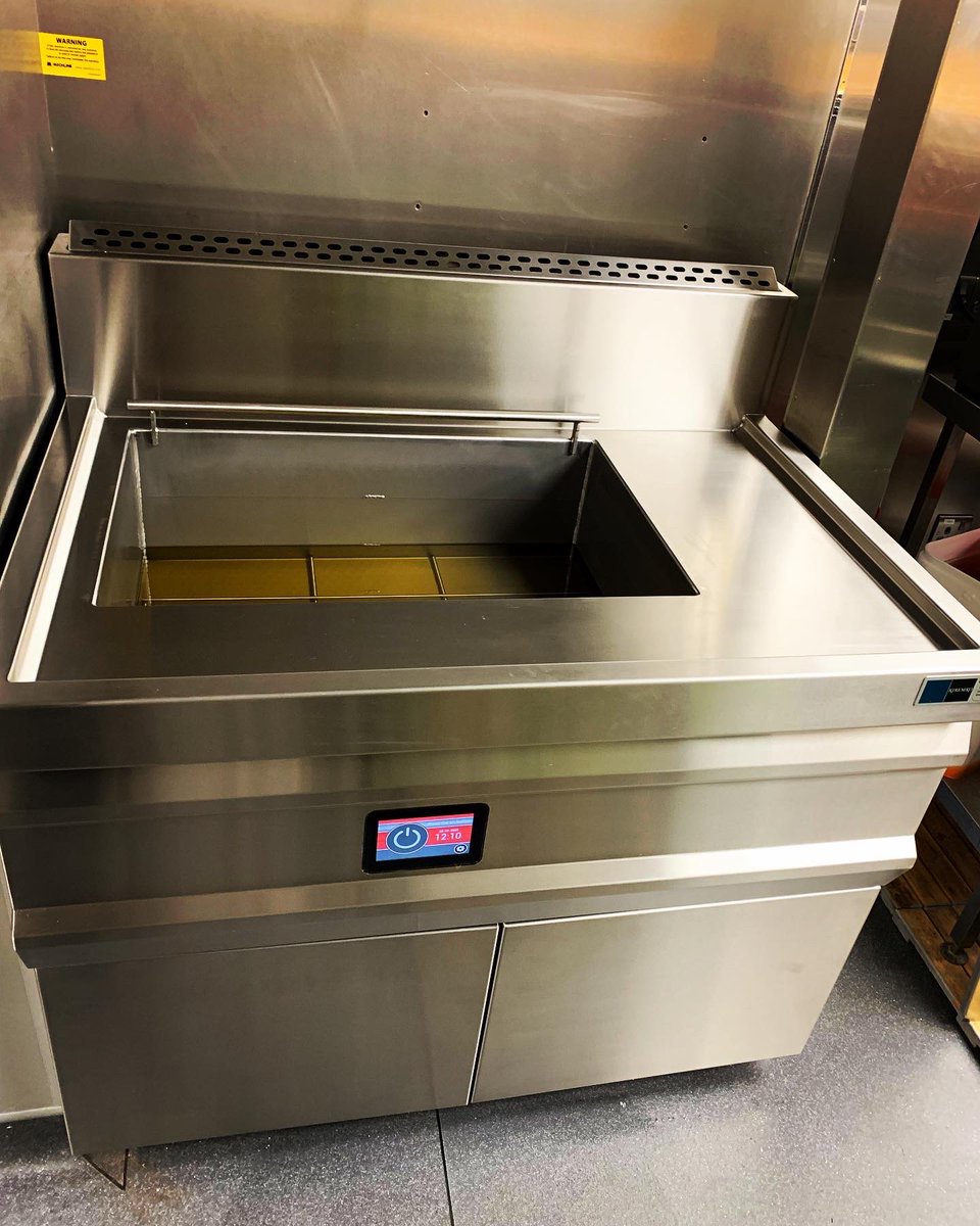 KFELtd's tweet photo. Wishing Steph Clark all the best of luck reopening #Salcombe Original Takeaway in #Devon this week 👏🏼

Steph has taken over her family business &amp; replaced the previous Kiremko with a 3 pan island range, featuring high efficiency mild steel pans, fry control &amp; triple filtration https://t.co/mmHXxPmCTI