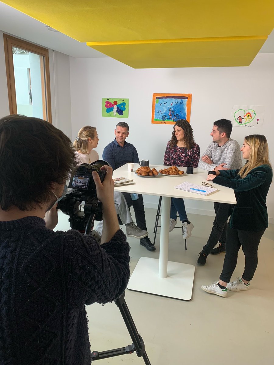 We change tweet media