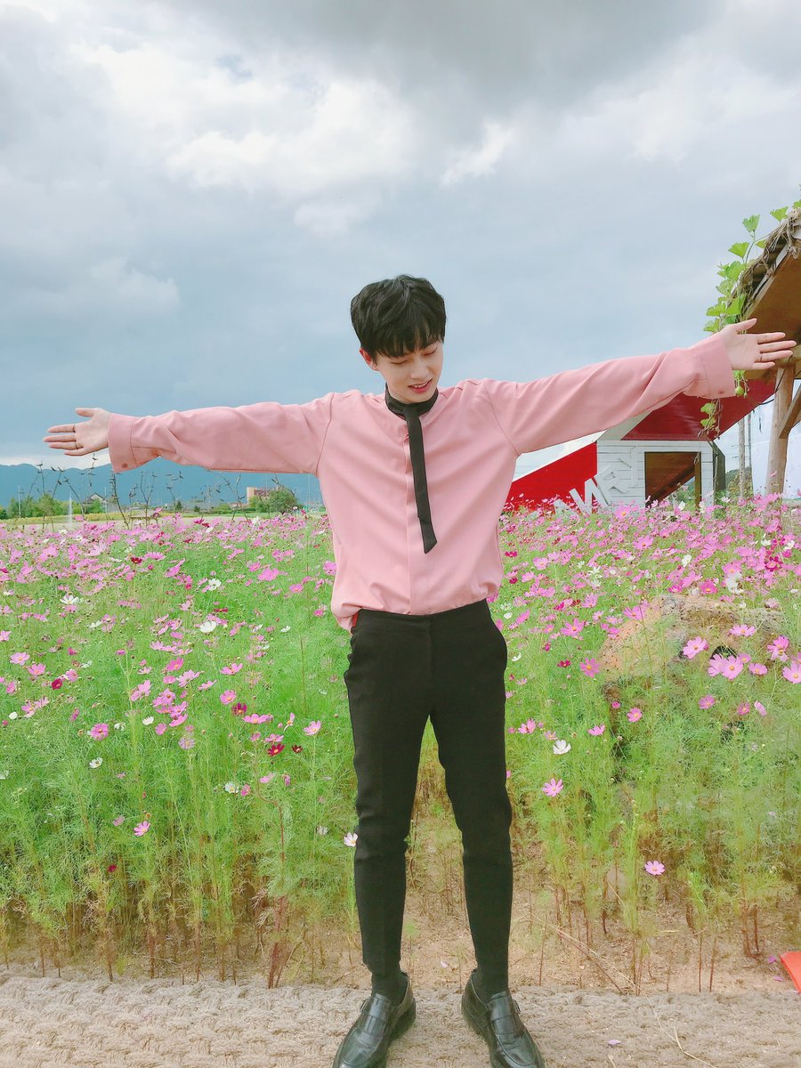 _yongcat0302's tweet photo. you may not know how much support and strength you gave me but because of you, i learned to stand again and keep moving forward

#HAPPY_LONGGUO_DAY
#HAPPY龙国DAY2022
#JINLONGGUO #金龙国 
#김용국 https://t.co/FhjHdyHYH1