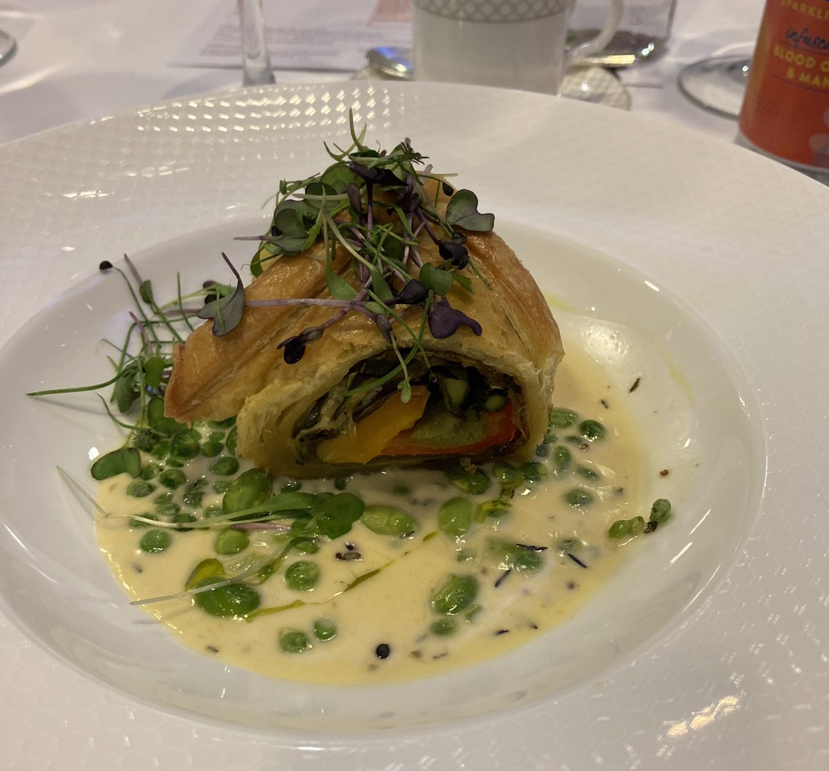 FelicityRead's tweet image. Good to see @RobMolinari at @Arenanetworking with @H2Opublishing Dan &amp;amp; Henry today - my veggie Wellington was lush!