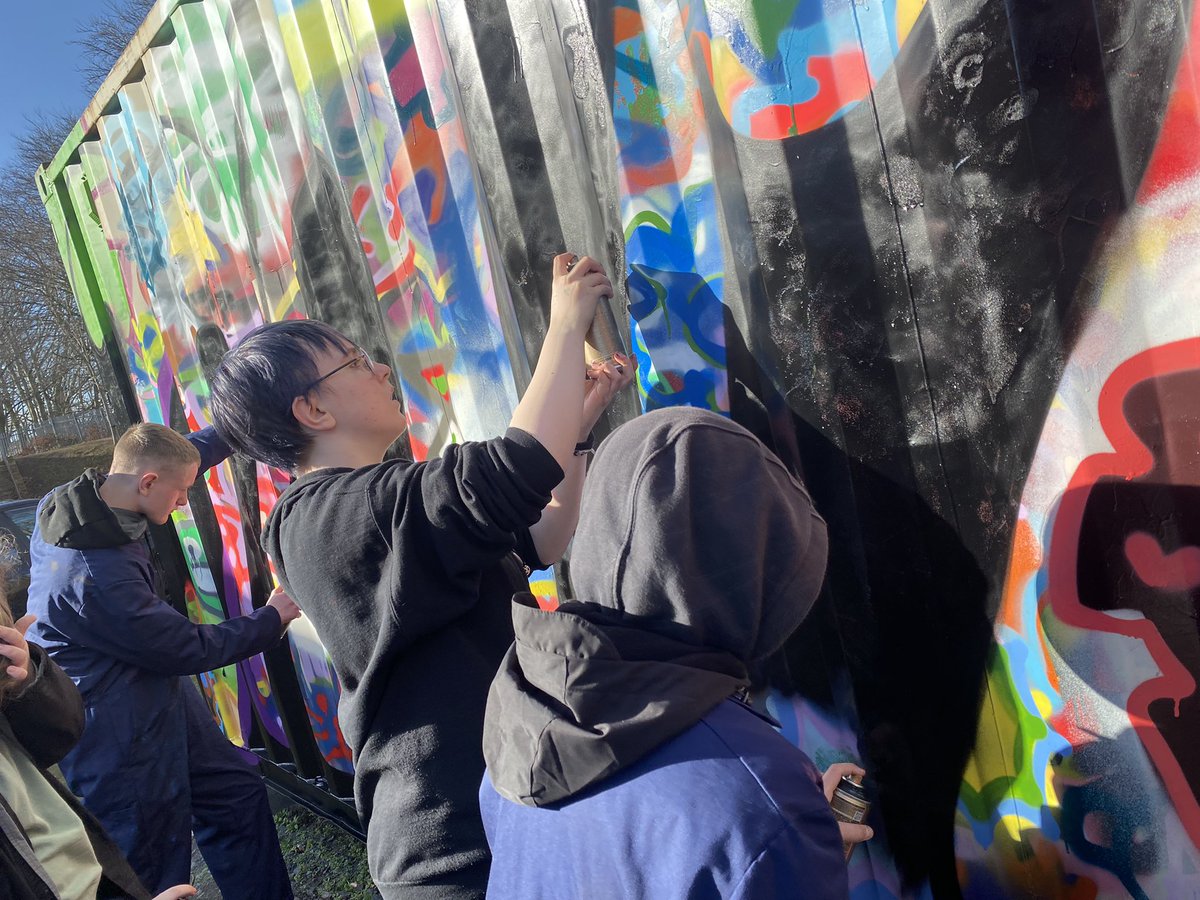 DywMarr's tweet image. 🎨 Graffiti Art Project 🎨

Final day designing the Bike Maintenance Container.

Fantastic teamwork to produce this stunning design.  Well done to everyone involved and massive thanks to our mentor, Tragic O’Hara 

#graffiti #art #tagging #spray #design