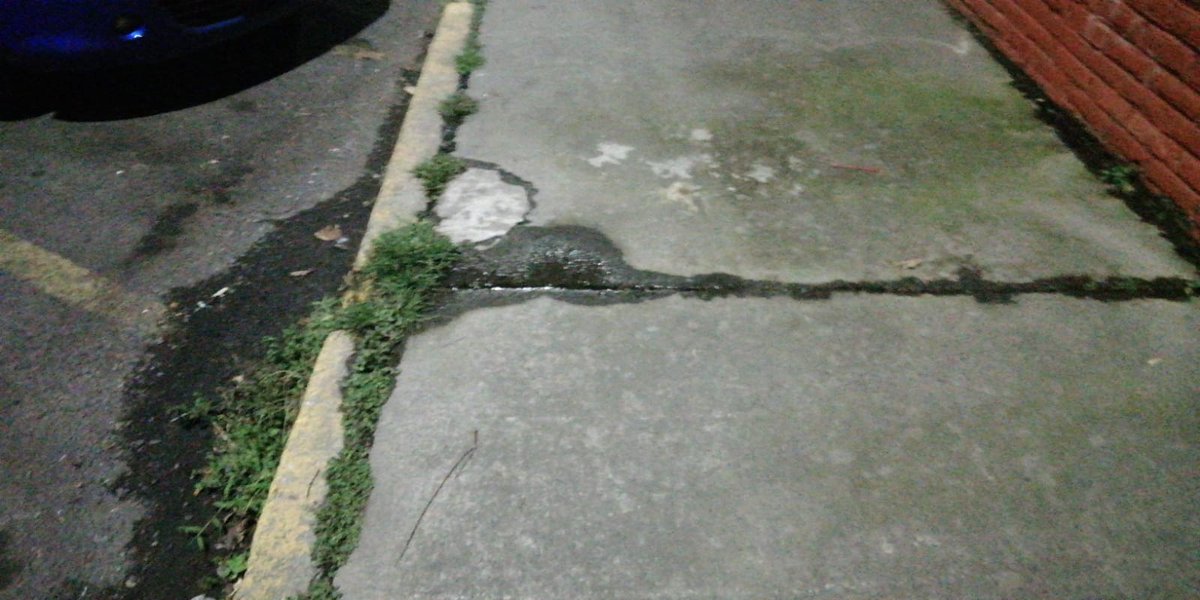 enrique_cue's tweet photo. @alfagonzalezm @TlalpanAl desde el 9 de febrero se reportó fuga agua potable, nos dieron folio: Le proporciono el número folio: R-20220209-0158. Hoy 1 de marzo no han hecho nada.. @obd1965 @luluvaldezm @YuririaSierra @IrmaNajeraG @TlalpanCoyoacan @danyalvarezca @Vane_Garc https://t.co/HGnrzYGfSx