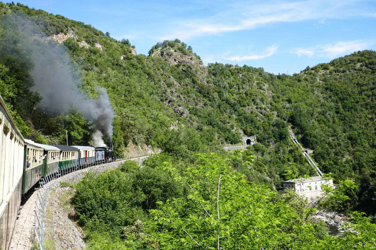 Ardeche, 3 jours de vélo 🚲 en itinérance ⛺entre Dolce Via, ViaRhôna et train de l'Ardèche 🌿🚂. Est-ce que ça te tentes ? 🤩
👉
debeauxlentsdemains.com/ardeche-itiner…
#ardeche #partirici #auvergnerhonealpes #baladesympa #MagnifiqueFrance