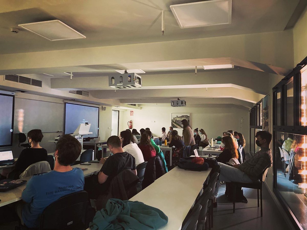 makingdoc's tweet photo. 🎦 En la @uc3m los directores @morenoamador y #SilviaVenegas han impartido un curso sobre el documental con enfoque de género.

#cine #documental @makingdoc #mujer #igualdad #lucha #derechos #boxingforfreedom #dondenoslleveelviento https://t.co/2NpnNLsqnt
