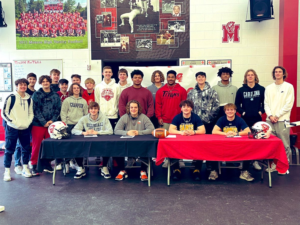 Congrats to these four young men as they have officially signed on to play college football next fall! We are proud of you & wish you success at the next level!!

@amccarthy_03 ➡️ @Hillsdale_FB

@Jordan_Bassler ➡️ @OhioNorthernFB
 
@CDeseranno & @JonusSnavely ➡️ @SienaHeightsFB