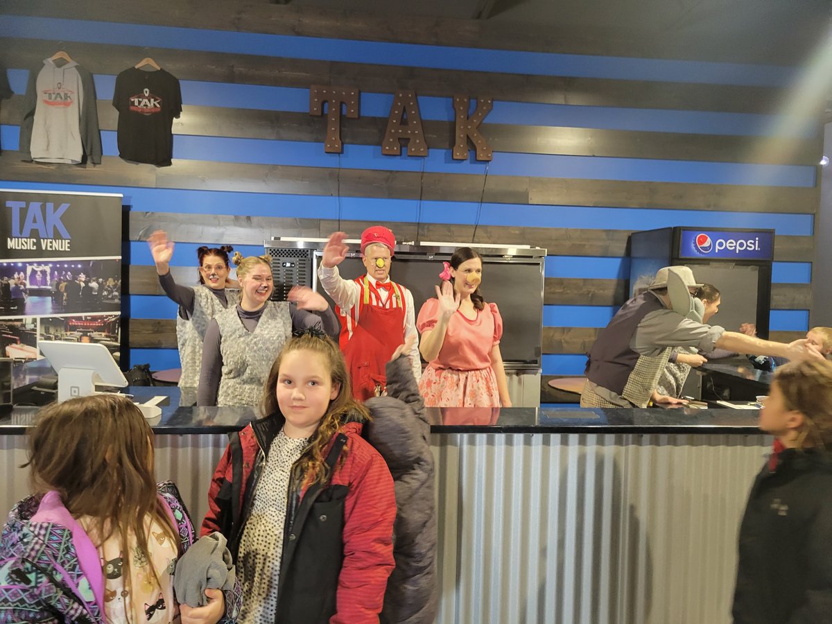 DLPublicSchools's tweet photo. Rossman 2nd graders made a trip to TAK Music Venue to see the Elephant & Piggie Play! https://t.co/SpP82AoRDg