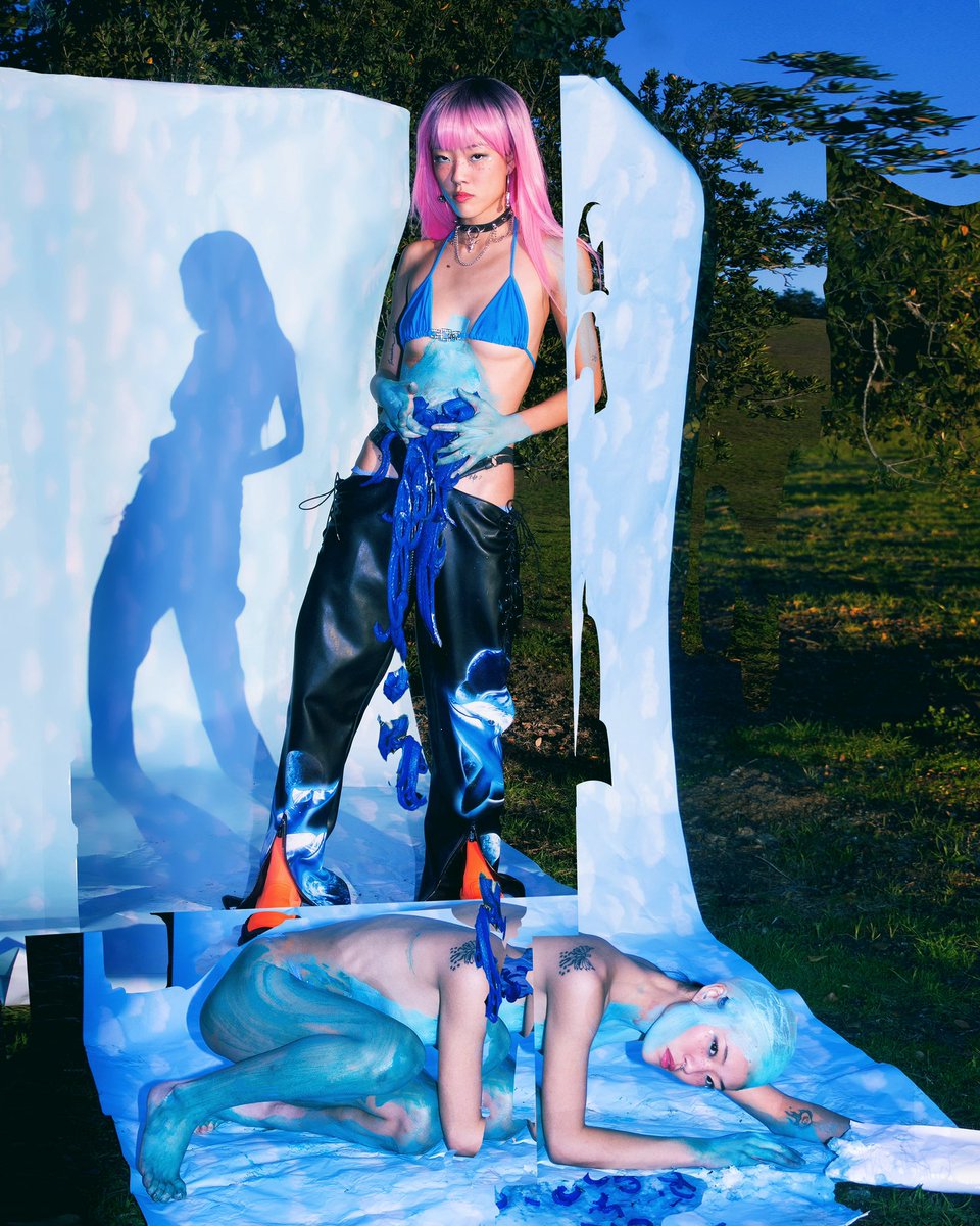 glitch Birdie ( @hannahsuckstoes ) , again. 😈 Thx for being such a hyperreal dreamboat. Photography, blue body paint, digital collage.

( this photoshoot  📸 was assisted by my sistrrrrr <a href="/tygrpuppy/">tygr</a> - duh👯‍♀️ )