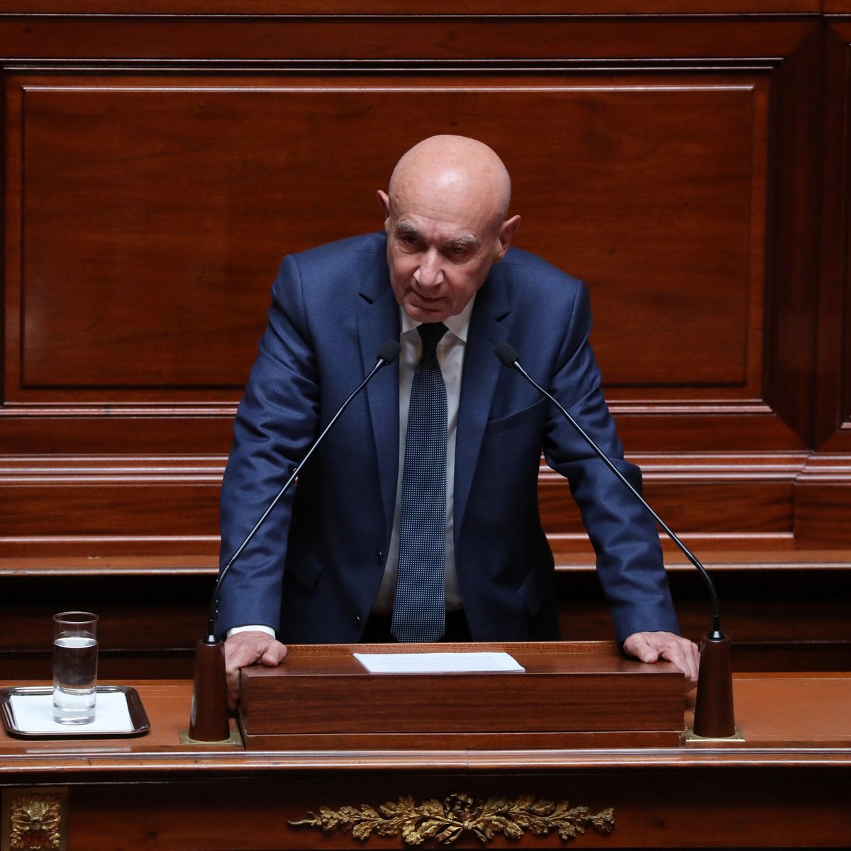 Mais qui est donc l’ancien directeur du développement éthique de #Korian ?
C’est notre cher sénateur <a href="/ClaudeMalhuret/">Claude Malhuret</a>.
#CashInvestigation