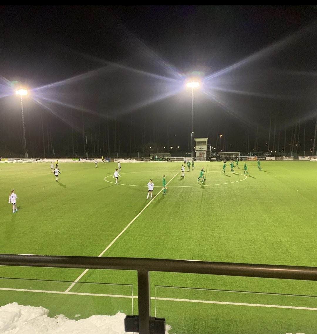Vilken insats av <a href="/SkoftebynsIFDam/">Skoftebyns IF DAM</a> ikväll mot Ljungskile. Flera av våra defensiva principer sitter redan och det börjar lossna även offensivt. 2-2 slutar matchen men ett övertag för oss sett till 90 min.