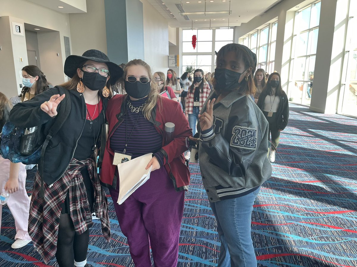 NHSvikingchoir's tweet photo. @NimitzVikings @NHSvikingchoir SWACDA honor choir students are working hard!  We caught the 10th grade terrible singer on break and we learned about how to help students with musical per dance anxiety! #swacda #myirvingisd @IrvingFineArts https://t.co/8uTqIVyBMT