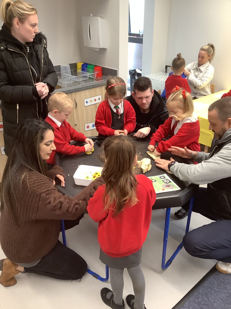 This afternoon, we invited parents to join us for some pancake themed fun starting with a delicious pancake in the hall. After this, the parents joined Dragonflies in their classroom where they were able to complete some pancake and St David's day themed activities together.