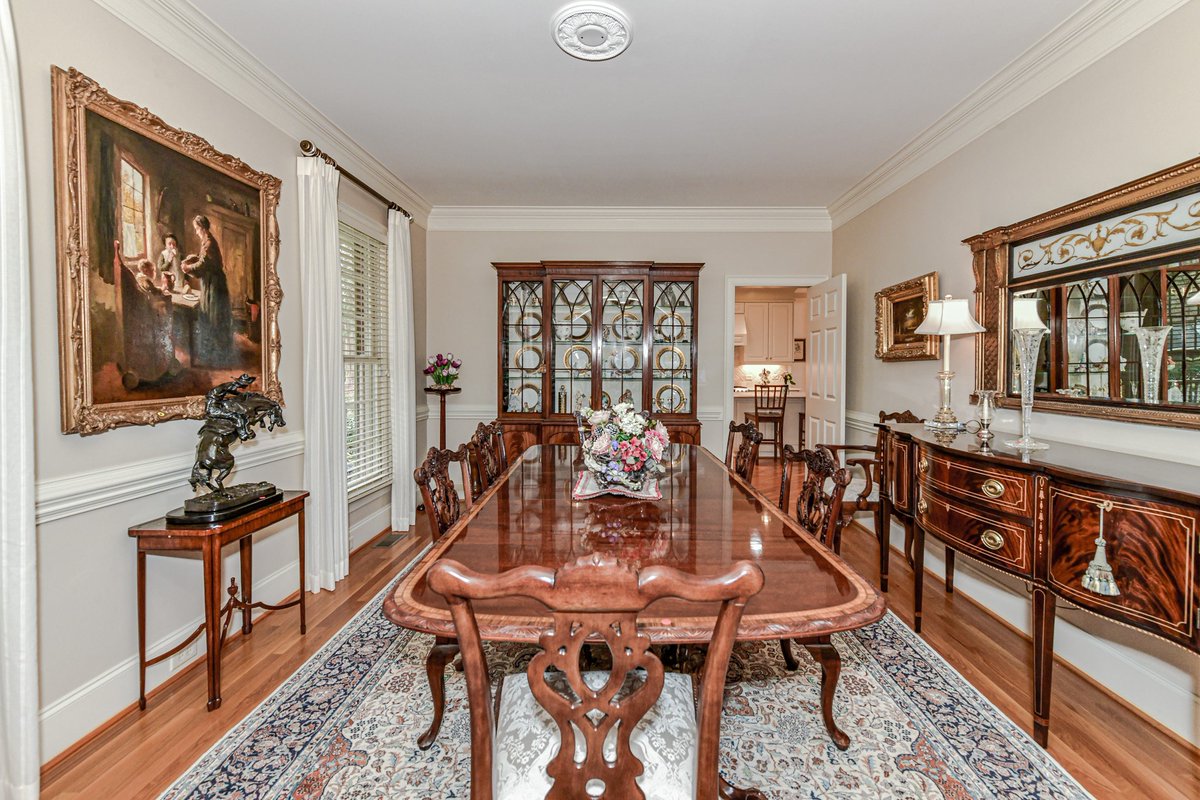 DMAHomes's tweet photo. Welcome to 1009 Greentree Drive, a beautiful home located just minutes from Cotswold and Southpark! Take a look inside our gorgeous #homeoftheweek🏠
📍1009 Greentree Drive
Charlotte, NC 28211
#RealEstate #HomeOfTheWeek #CltHome https://t.co/Wew2HicNjg