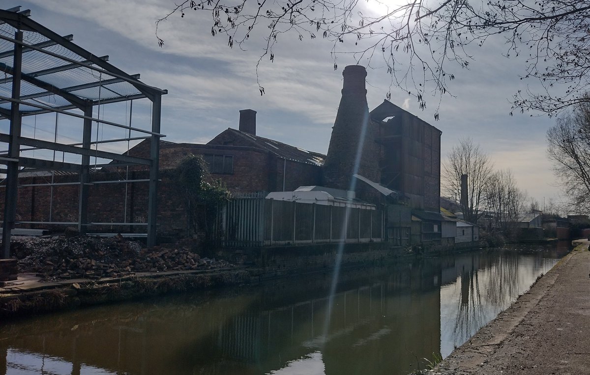 ctuallyKeithB's tweet image. This one took me a bit by surprise. I just pointed my phone at a crumbling bottle kiln and hit the button. Not bad, thought I...