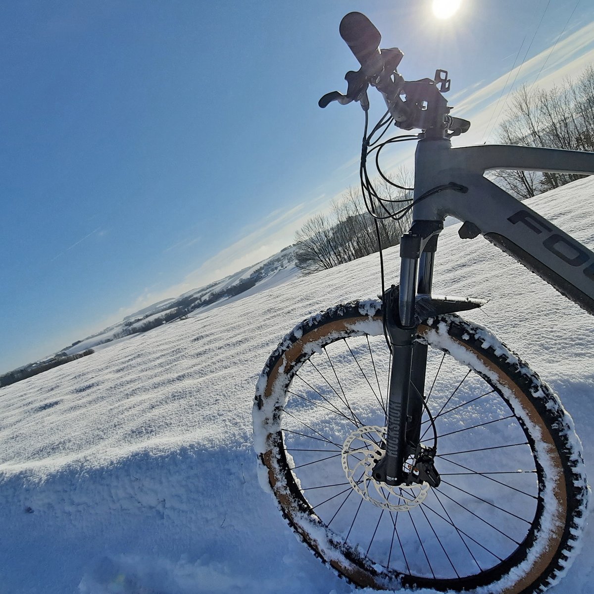 Has your 🚲 looked like this in recent weeks? Then give it some TLC. Road salt and snow can damage your bike. Regularly cleaning and lubricating the chain helps prevent rust and damage.

sks-us.com/products/lube-…

📸: Alex Pucher

<a href="/sks_germany/">Michael Schumacher</a> #sksgermany #madeingermany