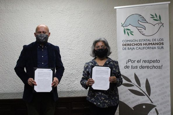 ComunicaBCS's tweet photo. Es un gran honor que nuestro colegio haya signado un convenio de colaboración con la #CEDHBCS a fin de realizar actividades conjuntas que promuevan los derechos humanos entre quienes ejercen la comunicación como una profesión. https://t.co/uHqRBdwuDB