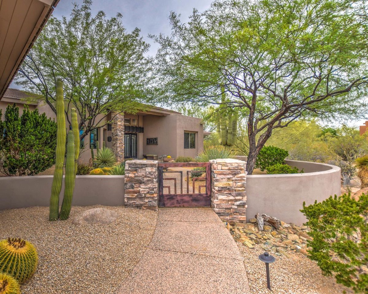 homesalesphx's tweet photo. Swipe left to enter this beautiful home ⬅️ and tell us what you think about this modern interior 💬

Start your home-seeking journey with a leading #realestate team in #Phoenix.
Call us at 📞 602.833.7059. https://t.co/id4muBaMLW