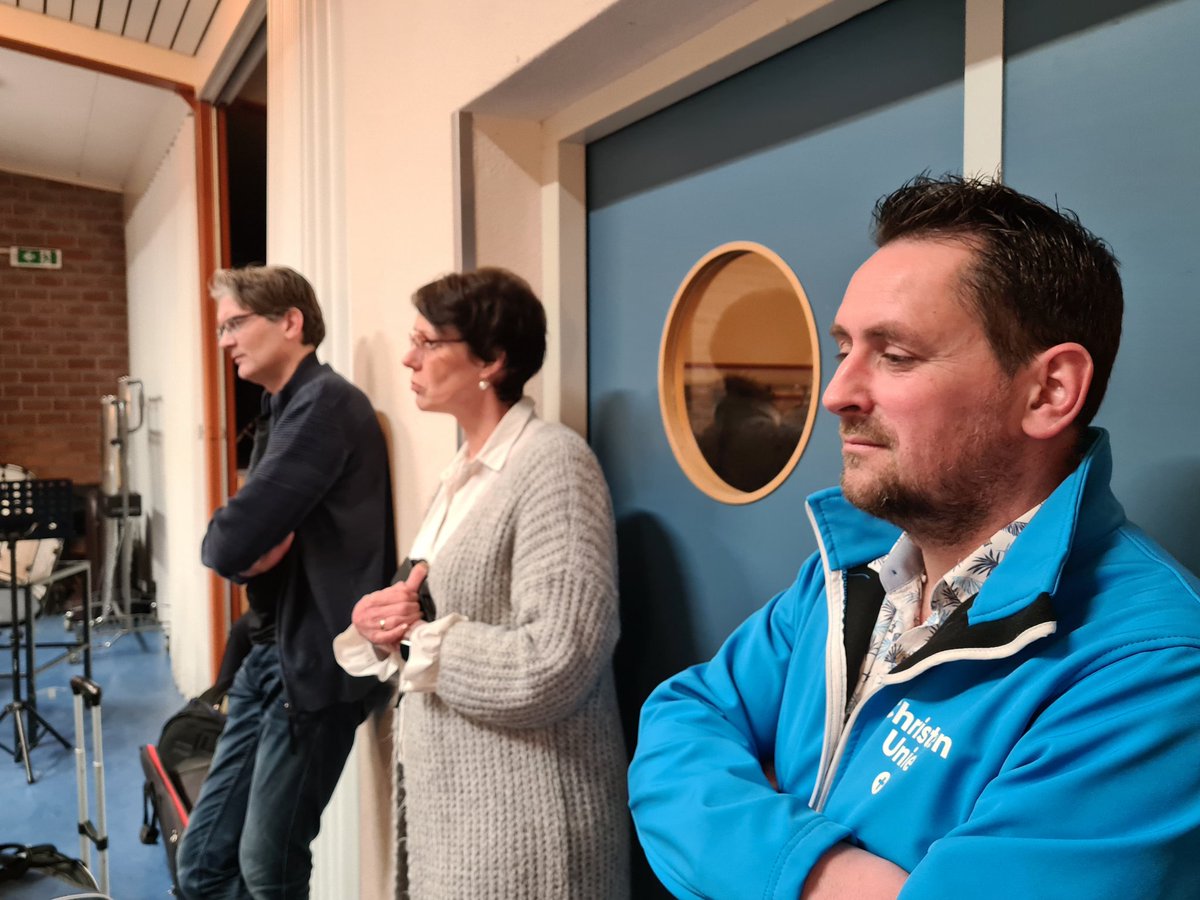 WillemKrooneman's tweet photo. Lekker informeel werkbezoek vanavond bij @julianadspijk in De Deel. Genoeg uitdagingen maar het gemotiveerde bestuur en al die enthousiast spelende leden gaan die met frisse moed aan. Op de steun van @CUElburg kunnen ze rekenen! https://t.co/22AEur5Zy9