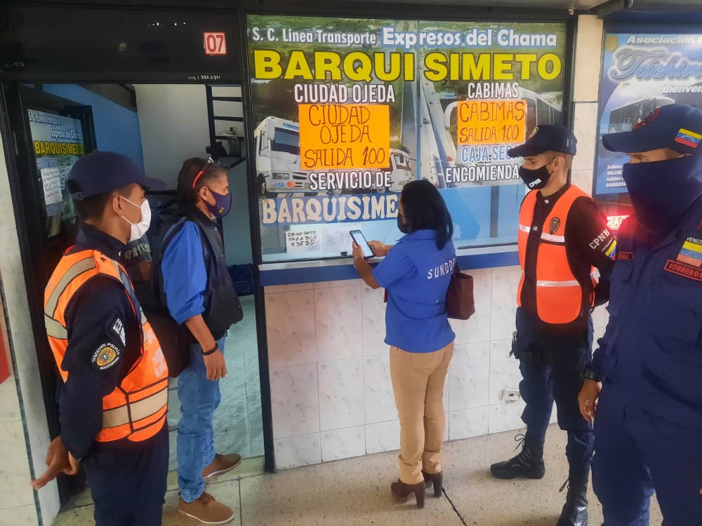DhelizAlvarez's tweet photo. Métodos de Pago con el Bolívar Digital, uso de la Tasa Oficial publicada por el @BCV_ORG_VE, normas de bioseguridad y uso del Semáforo de Acceso en 105 terminales de pasajeros y 1.972 comercios,fueron parte de las acciones ejecutadas por los más de 470 fiscales que se desplegaron https://t.co/hH9z1N5Vja