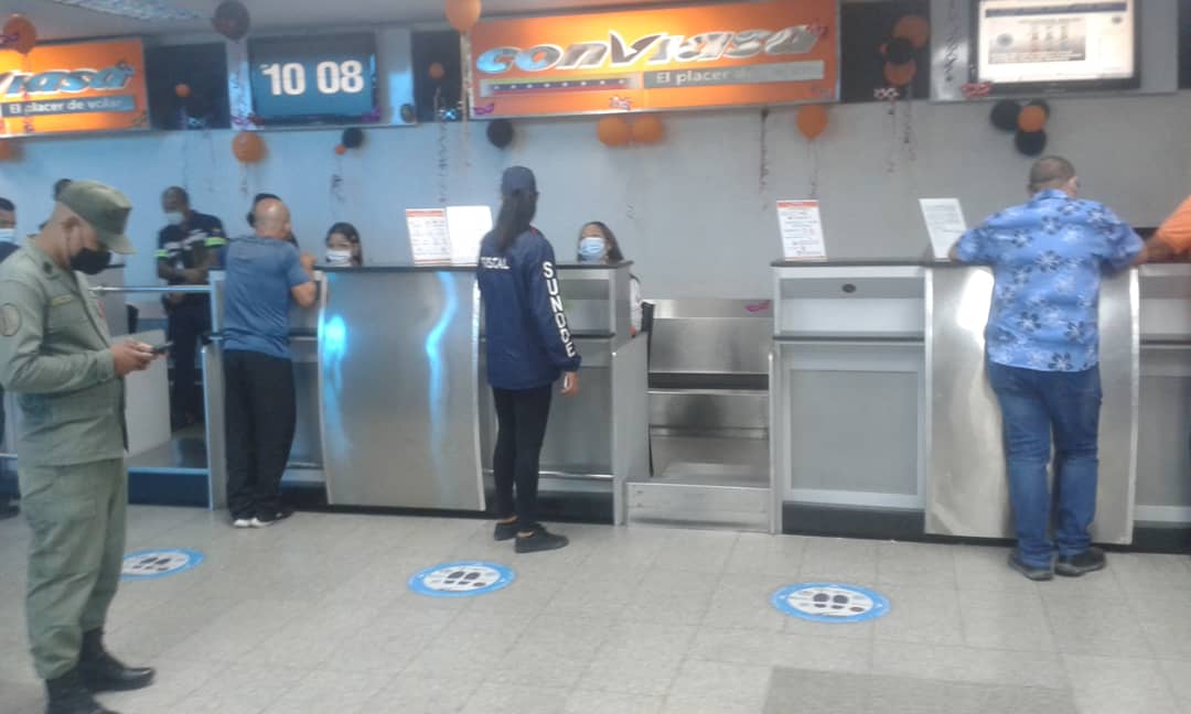 DhelizAlvarez's tweet photo. Métodos de Pago con el Bolívar Digital, uso de la Tasa Oficial publicada por el @BCV_ORG_VE, normas de bioseguridad y uso del Semáforo de Acceso en 105 terminales de pasajeros y 1.972 comercios,fueron parte de las acciones ejecutadas por los más de 470 fiscales que se desplegaron https://t.co/hH9z1N5Vja